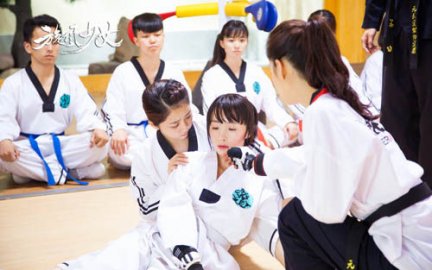 方婷宜扮演者蔡艺侬 旋风少女戚百草遇方婷宜